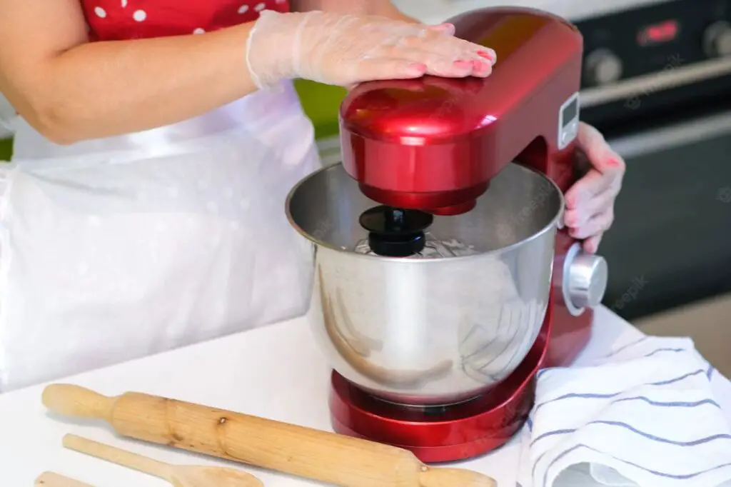 Can You Whip Egg Whites In A Blender? (Know Here!)