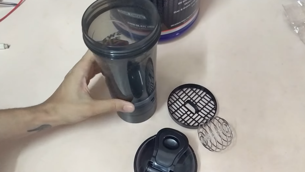 How To Use Shaker Bottle With Spring?